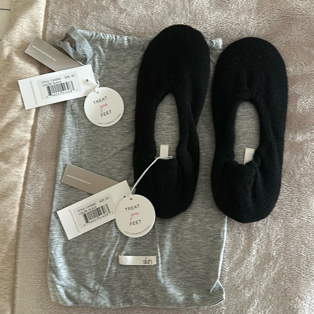 Skin Worldwide 100% Cashmere Slippers with Suede Sole